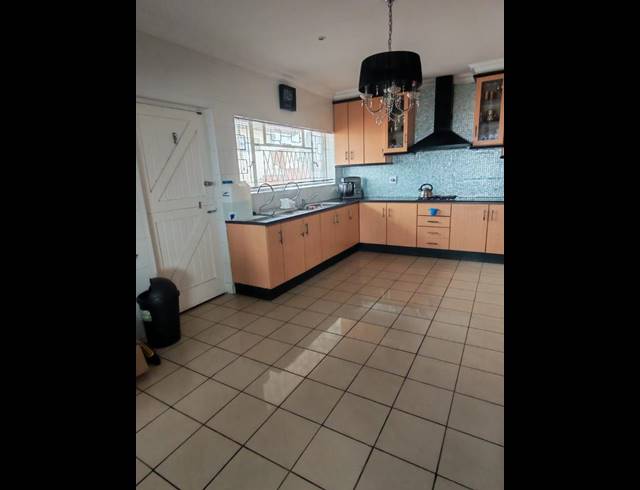 4 BEDROOM PROPERTY TO RENT IN PARKSIDE